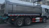 ダンプカーのダンプ トラック SINOTRUK HOWO A7 371HP 10 は採鉱産業のための 25tons を動かします