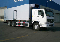 SINOTRUK の 25 トンは食糧トラック LHD 6X4 の冷却装置箱のトラックを冷やしました