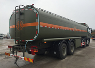 安定した燃料のタンク車SINOTRUK HOWOオイルの交通機関8X4 RHDのための30 - 40トン