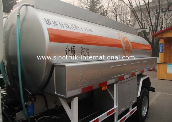 オイル タンクのトラック SINOTRUK HOWO 5-6CBM の輸送