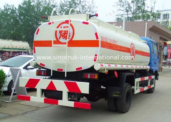 オイル タンクのトラック SINOTRUK HOWO 5-6CBM の輸送