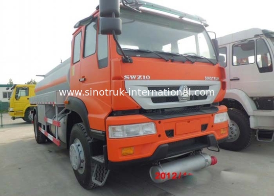 オイルの交通機関 4X2 LHD Euro3 190HP のための SINOTRUK のオイル タンクのトラック 8-12CBM