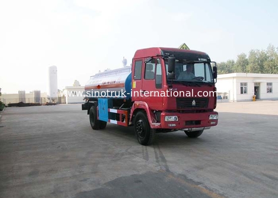 オイルの交通機関 4X2 LHD Euro3 190HP のための SINOTRUK のオイル タンクのトラック 8-12CBM