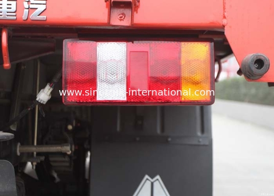 SINOTRUK HOWO 軽量トラック 8 トンの LHD 4X2 116HP ZZ1087D3614C180