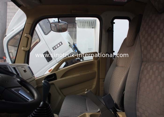 SINOTRUK HOWO 軽量トラック 16 トンの LHD 140HP、Box ヴァン Truck ZZ1167G3815C1