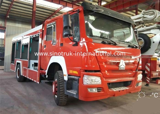 振りかけることのための 4X2 LHD の消火活動のトラック SINOTRUK HOWO 10CBM 290HP
