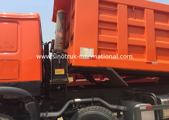ダンプカー トラックSINOTRUK HOWO 371HP 12は31トンのLHDを20-30CBM ZZ3317N3567W動かします