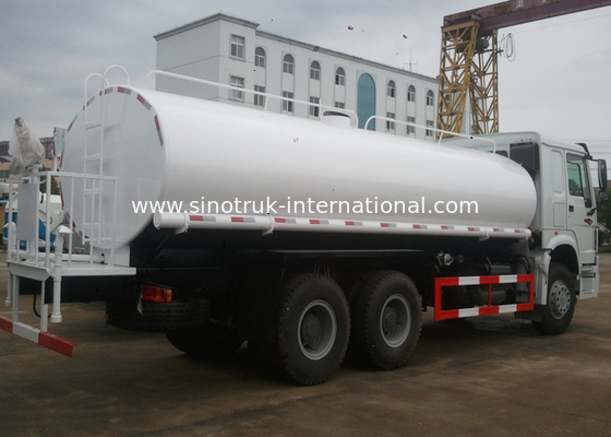 殺虫剤の噴霧のためのSINOTRUK HOWOの飲料水のタンク車LHD 6X4 18CBM