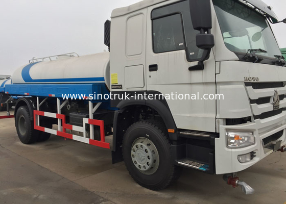 360度の回転巨人が付いているSINOTRUK HOWOの構造の給水車10CBM