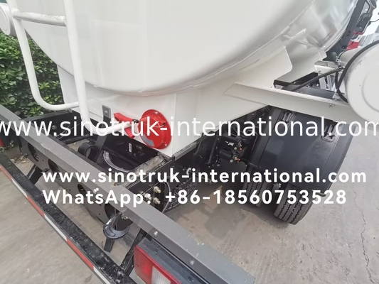 SINOTRUK HOWO 4X2 トランスポート オイルタンク トラック SINOTRUK HOWO 5-6CBM