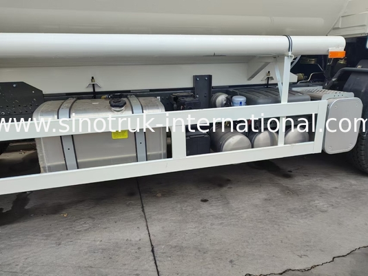 HOWO 25CBM 6*4 オイルタンク トラック 380HP 強馬力 白