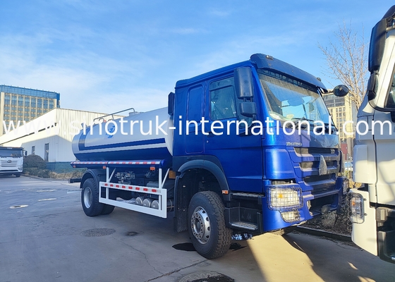 SINOTRUK HOWO 4x2 300HP 10m3の水タンクボディを持つ青いシャーシ