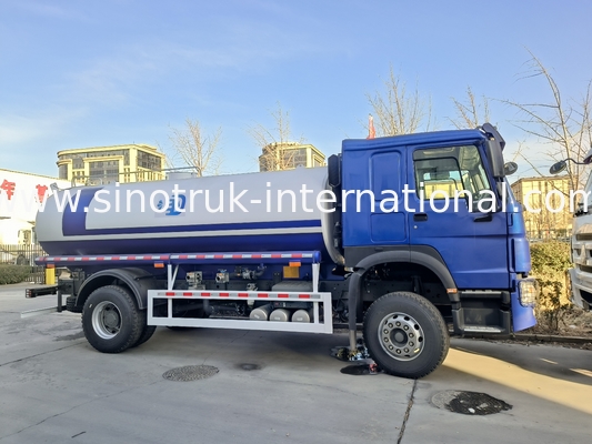 SINOTRUK HOWO 水タンクトラック 4x2 RHD 300HP 10CBM 持続的な水輸送