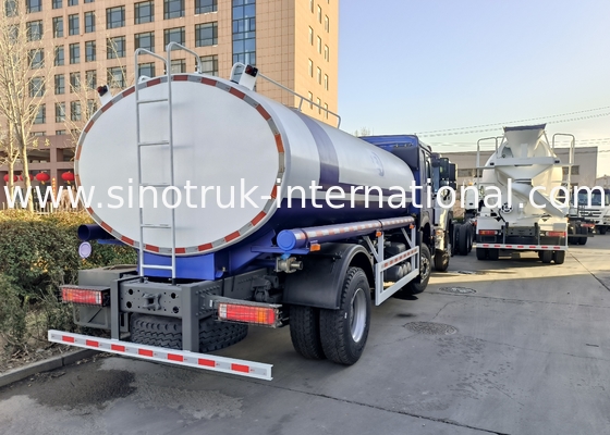 SINOTRUK HOWO 水タンクトラック 4x2 RHD 300HP 10CBM 持続的な水輸送