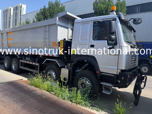 中国重汽 HOWO 371HP 8X4 ダンプトラック 建設用 旧型フロントフェイス ミリタリーバンパー 鉱山地域用 二つの警告灯 U字型コンテナ