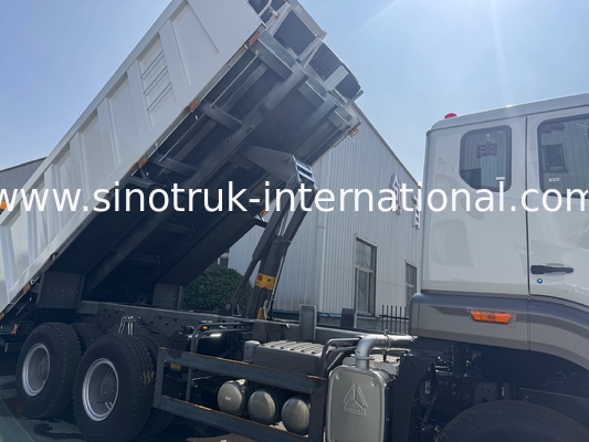 SINOTRUK HOHAN Howo ダンプトラック ミドルリフティング Weichai エンジン 6 × 4 LHD 長方形カーゴボックス 白 19-20CBM