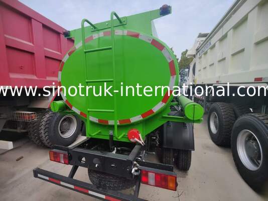 Sinotruk HOWO 8 CBM Capacity Oil Tank Truck with 4x2 Drive Type and Euro III Emission Standard