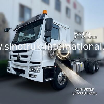 SINOTRUK HOWO トラック シャーシ SINOTRUK エンジン371HP 6 × 4 RHD 警告ライト付き ダンプトラック 貨物トラック 水道トラック