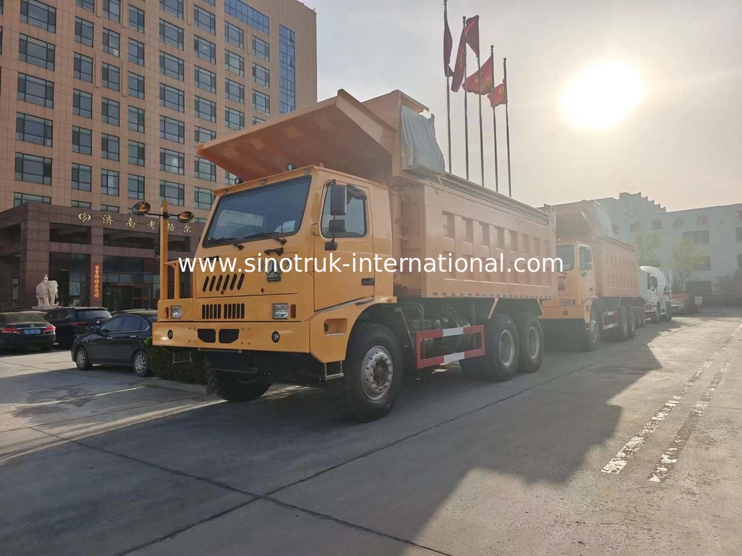 6X4 LHD鉱山のダンプカーのダンプ トラック371HP採鉱産業のためのSINOTRUK 70トンのHOWO