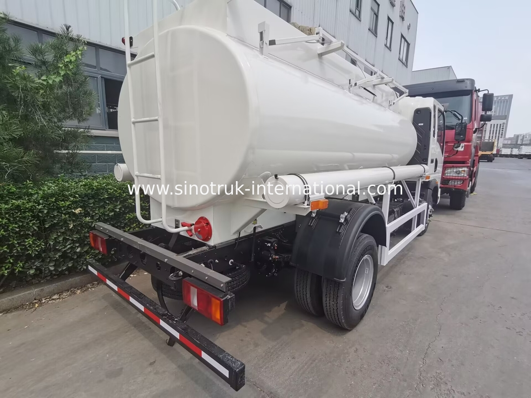 SINOTRUK HOWO 4X2 6ホイール オイルタンクトラック 5-6CBM 流量計付きシングルビン