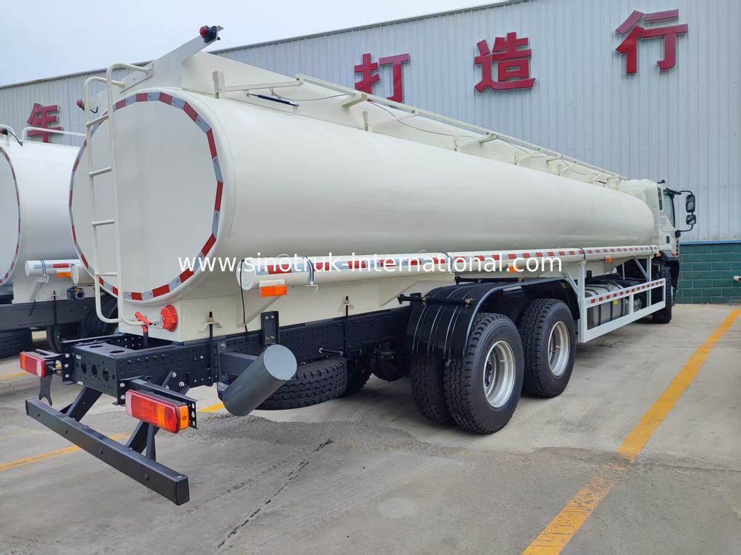 白 30CBM 水タンク車 (6×4、380HP、左ハンドル): 液体輸送の主な利点