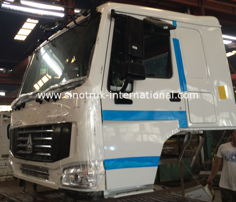 単一の停泊 RHD が付いている予備品 SINOTRUK HOWO の小屋 HW76 をトラックで運んで下さい