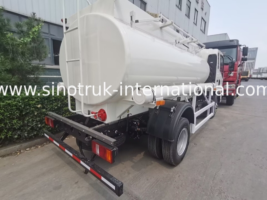 SINOTRUK HOWO 4X2 6ホイール オイルタンクトラック 5-6CBM 流量計付きシングルビン