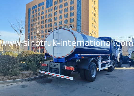 SINOTRUK HOWO 4x2 300HP 10m3の水タンクボディを持つ青いシャーシ
