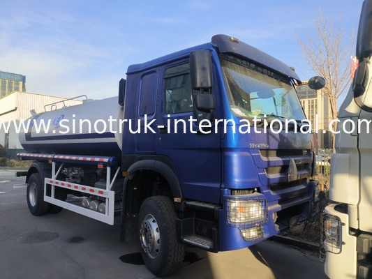 SINOTRUK HOWO 水タンクトラック 4x2 RHD 300HP 10CBM 持続的な水輸送